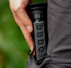 Monokular termowizyjny FW-XF2 z zasięgiem detekcji 1000m, czasem pracy baterii >5h i stopniem ochrony IP65