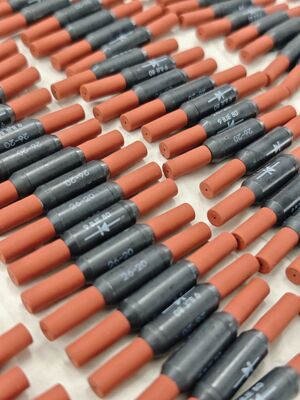 TE Connectivity BJE-80 Aerospace-Grade Inline Diode Splice Assembly z jednokierunkową diodą o przewodnictwie i ognioodporną uszczelnieniem cieplno-zmniejszającym się dla drutu AWG 2620